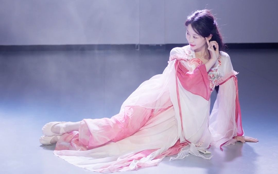 为大王舞一曲可好?#妲己舞 #妲己勾心舞 #歌曲心瘾