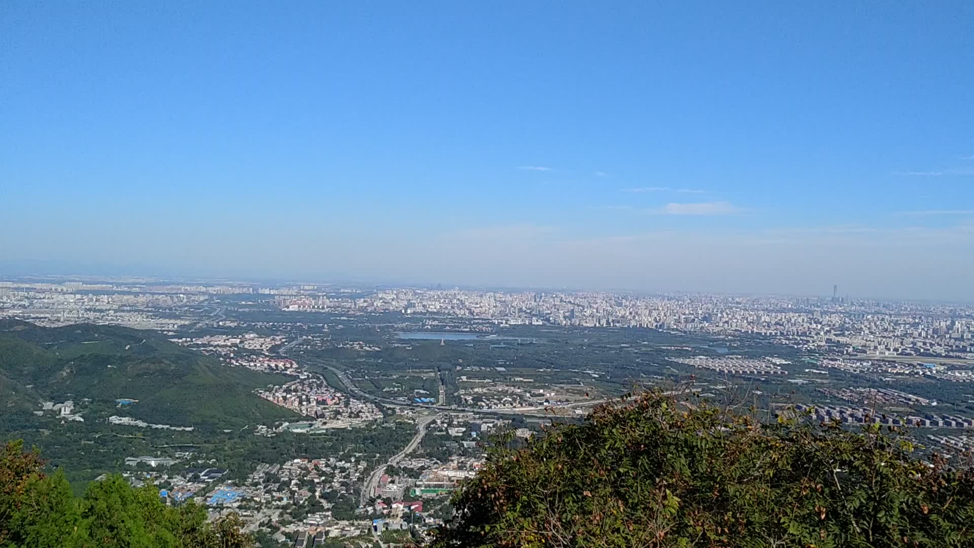 在香山瞰望整个北京(雾,貌似只能知道哪里是国贸!