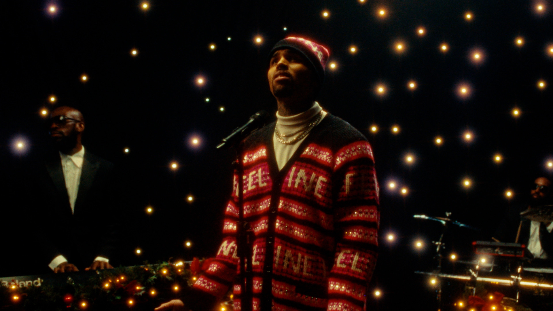 [图]Chris Brown「It's Giving Christmas」