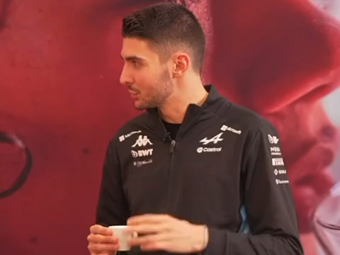 bwt alpine f1 车队赛车手埃斯特班·奥康亲临墨尔本咖啡展,体验与众