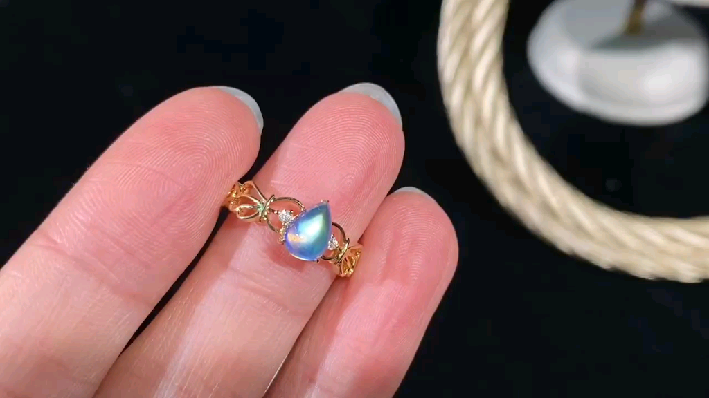 18k金月光石钻石戒指