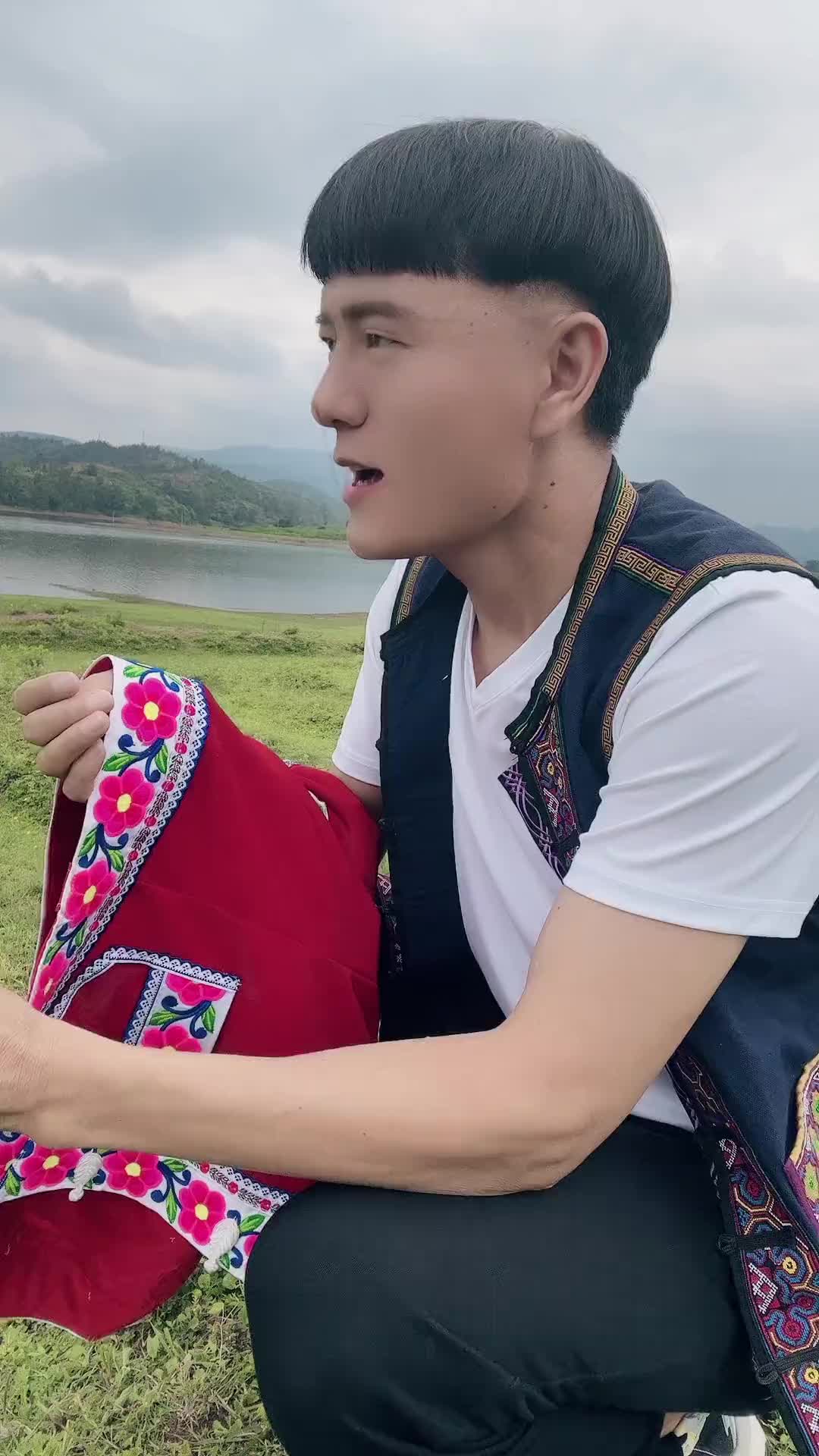 山寨美炊烟望故乡山寨美楚雄网红真人真唱咪依鲁江少数民族风情