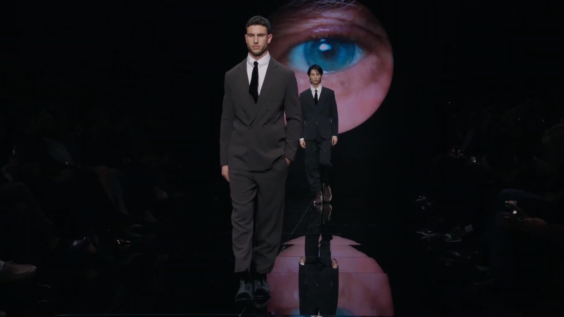 [图]Giorgio Armani 2024秋冬男装系列时装秀 | 阿玛尼