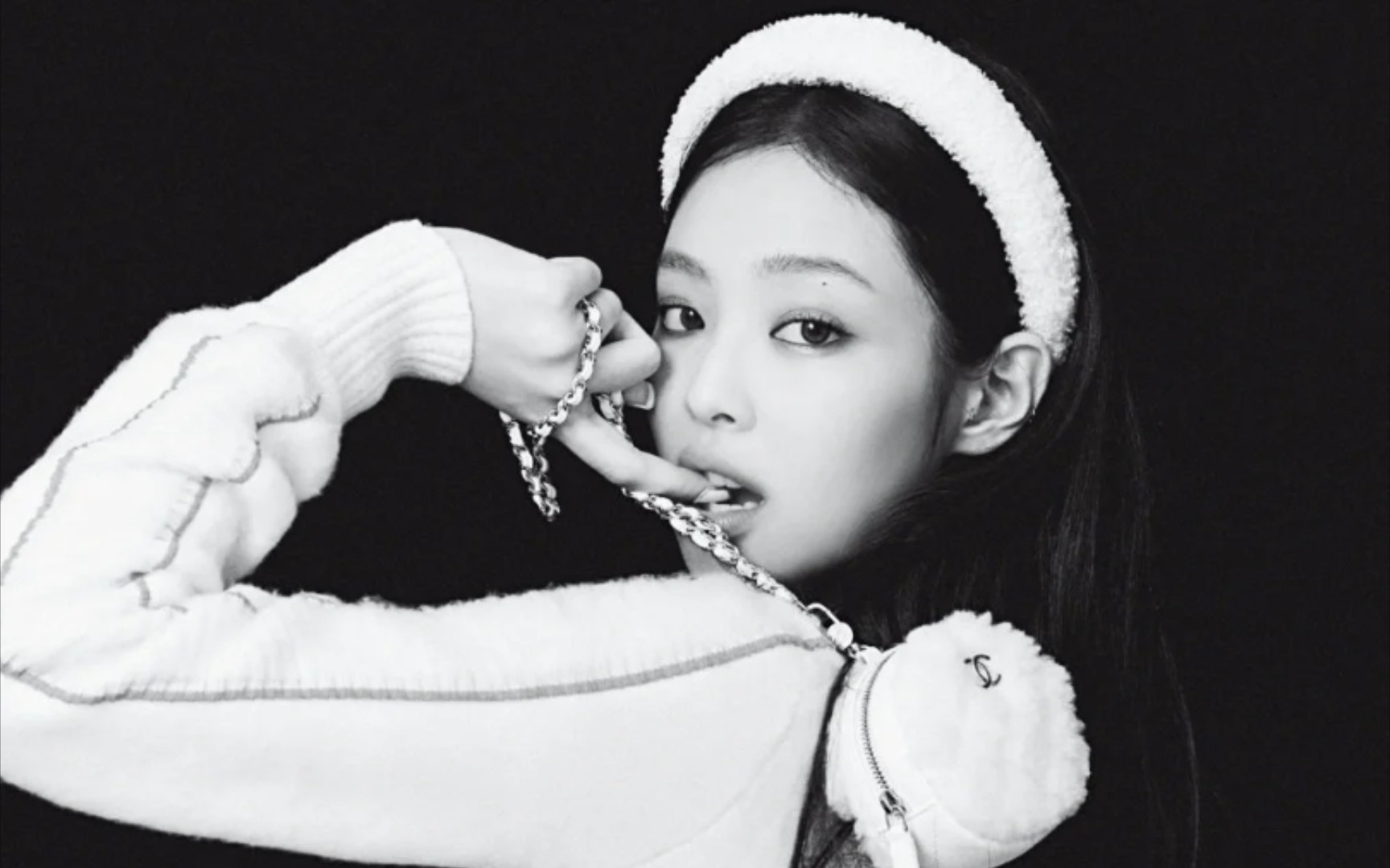 jennie分享 香奈儿拍摄 气质这块 拿捏的死死的 我爱拽姐妮总