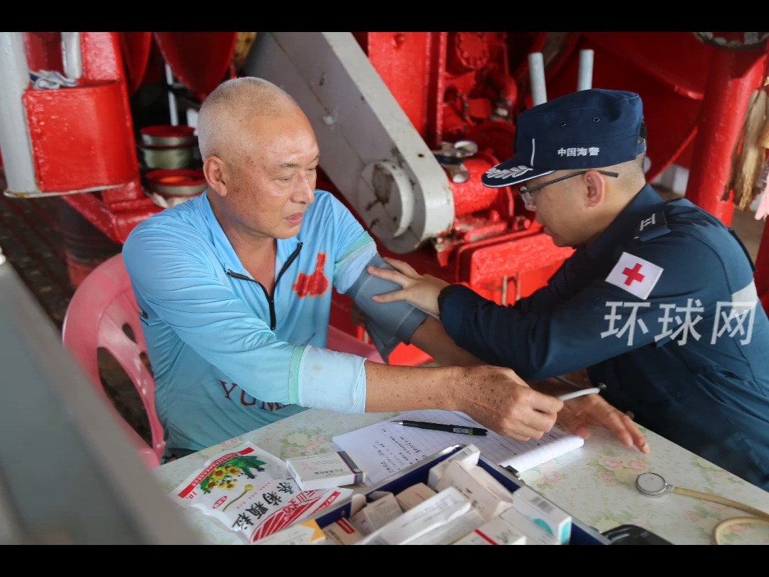 关注我国渔民健康,中国海警在黄岩岛附近海域进行巡诊活动哔哩哔哩bilibili