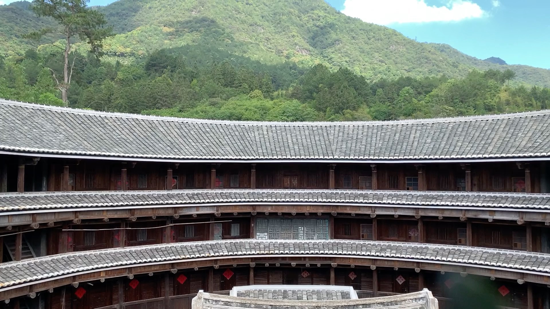 【福建土楼】青山环绕中的衍香楼