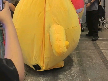 生了!是个黄鸡大笑!