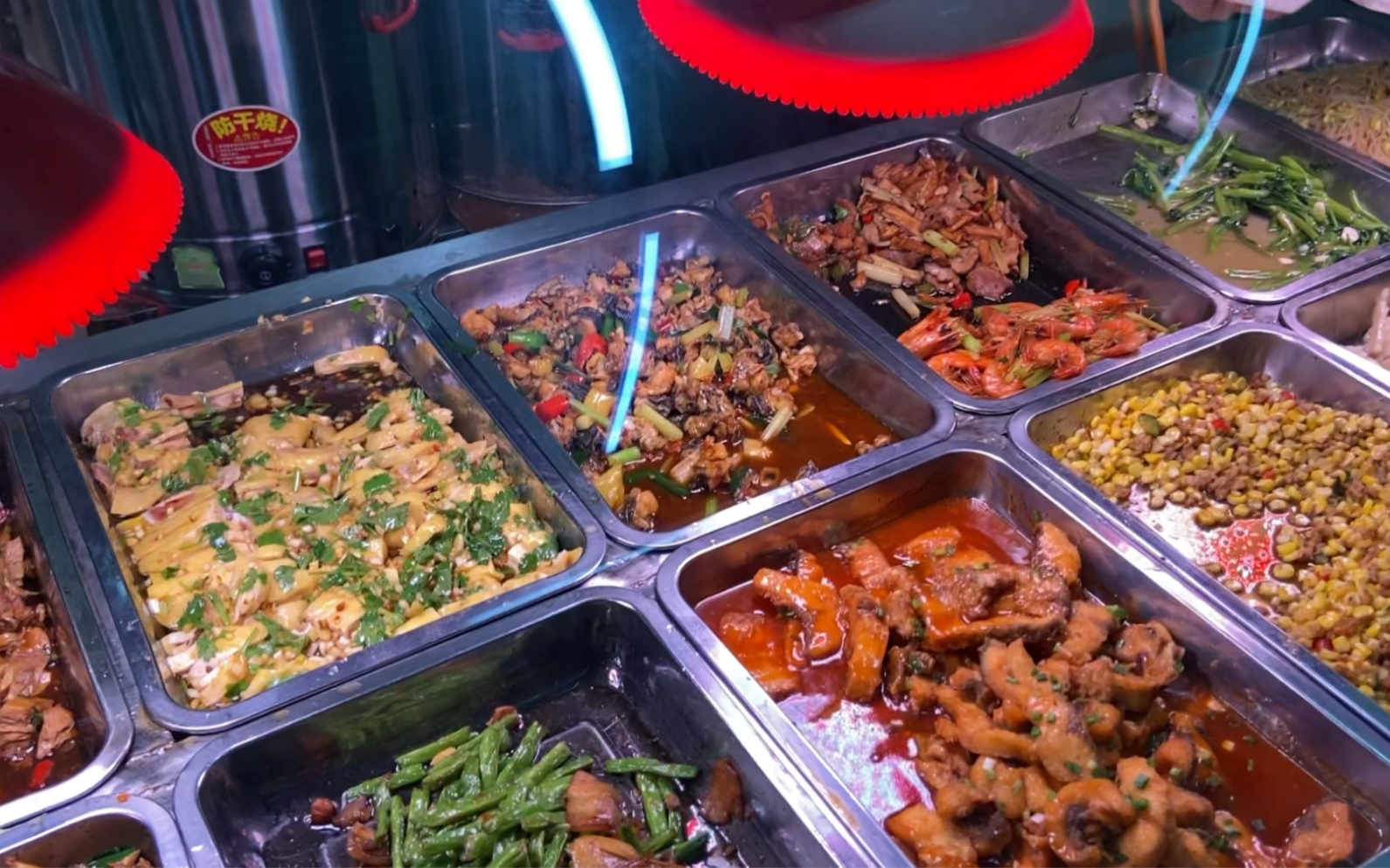 南宁市中心快餐店,最低9元一份,这物价真令人羡慕啊!