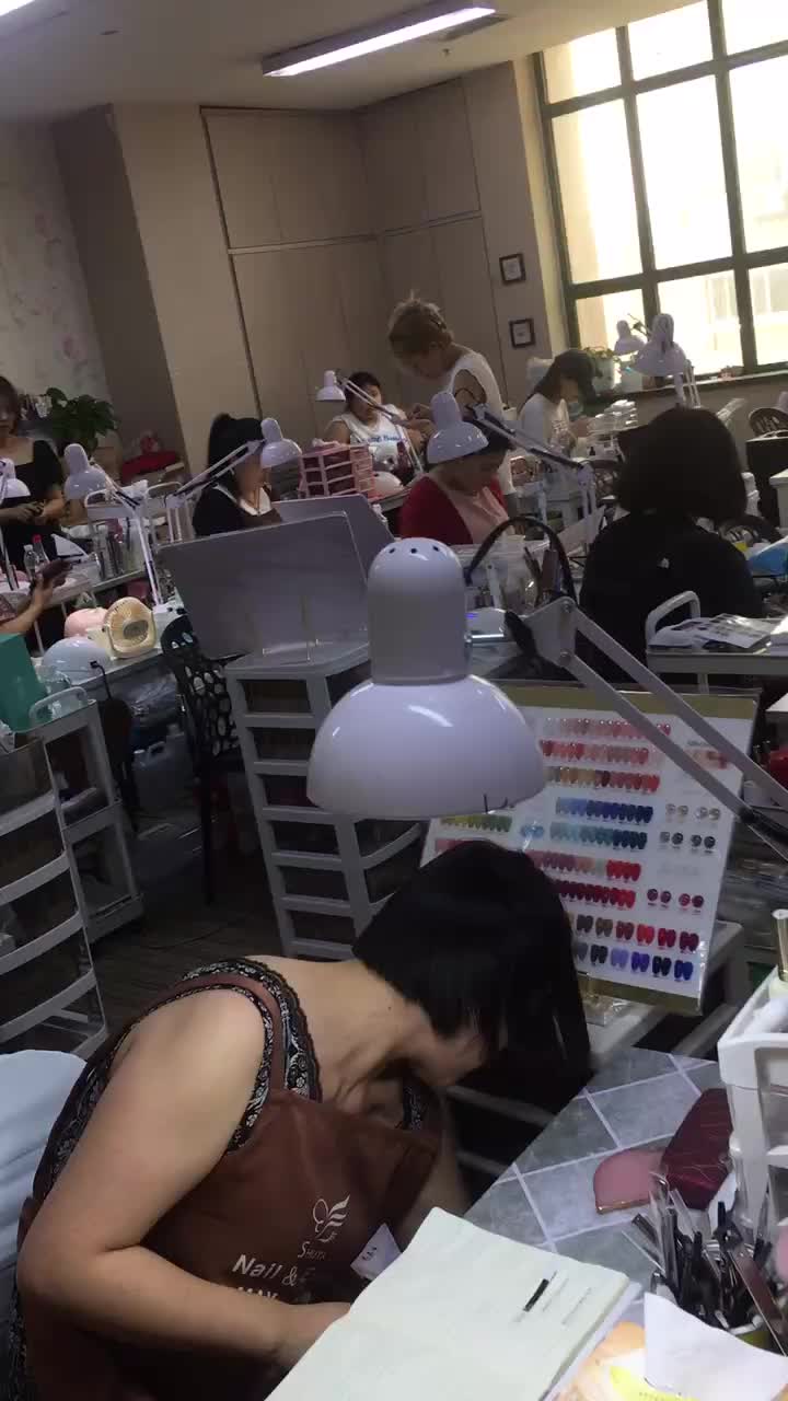 大连化妆美甲学校哪家好