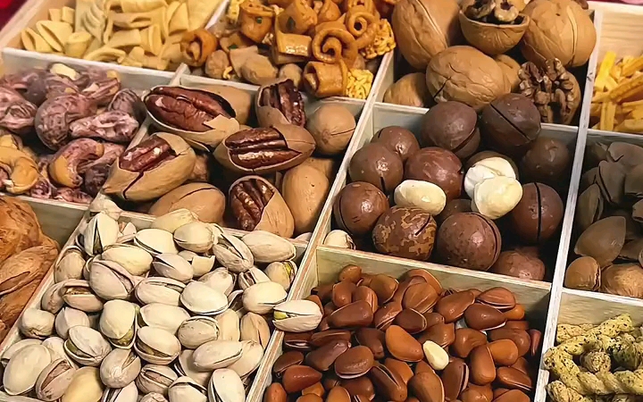 享食者年货节坚果大礼16包零食礼盒装春节新年送长辈拜年送礼佳品