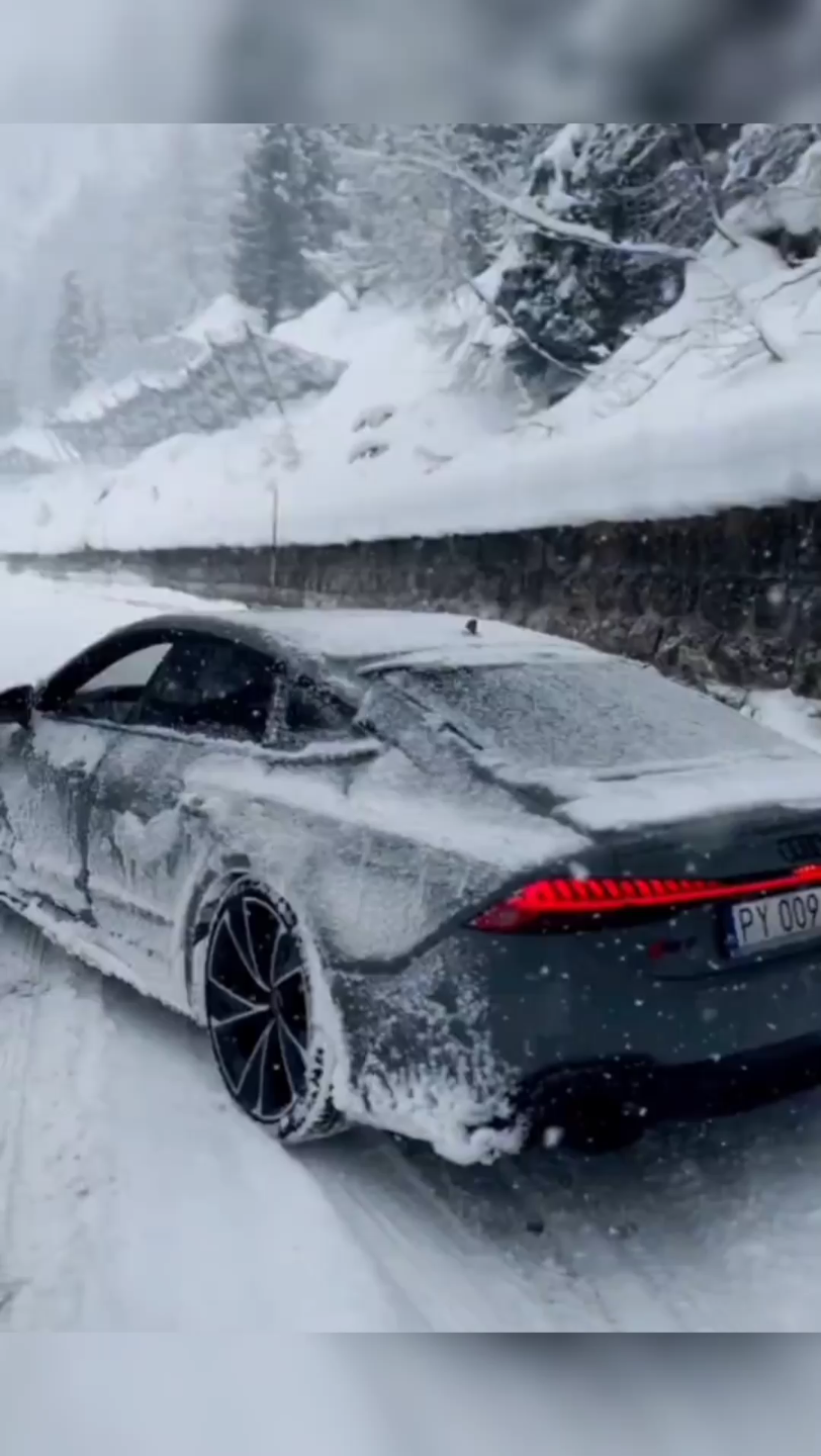 冰天雪地任我行 #奥迪rs7 恐怕只有东北有这天气了