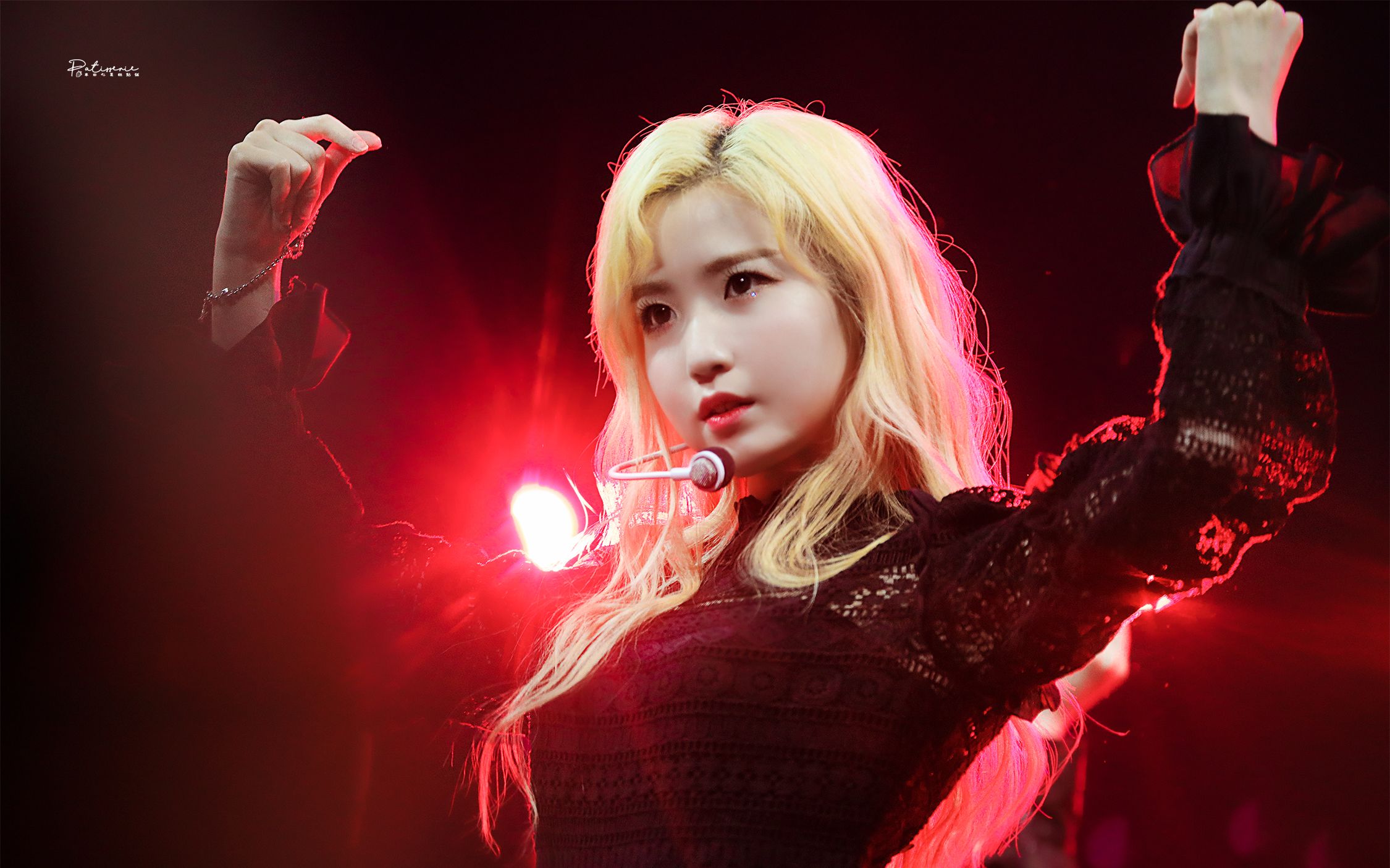 饭拍重温让妈粉鸡叫的kcon性感黑衣highlightizone本田仁美相关