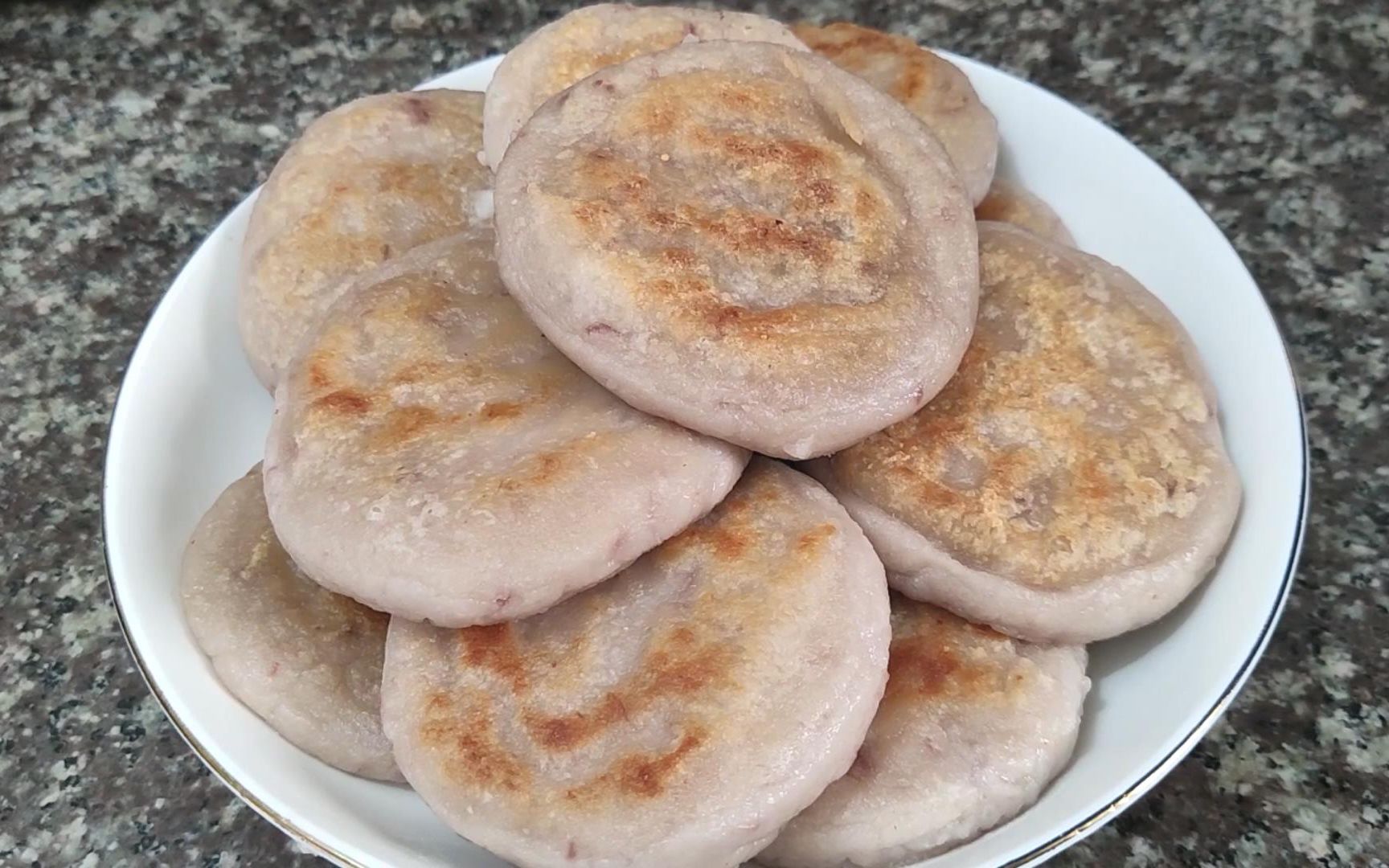 芋头饼简单又美味的做法,焦香软糯香甜可口,吃一口就停不下来_哔哩