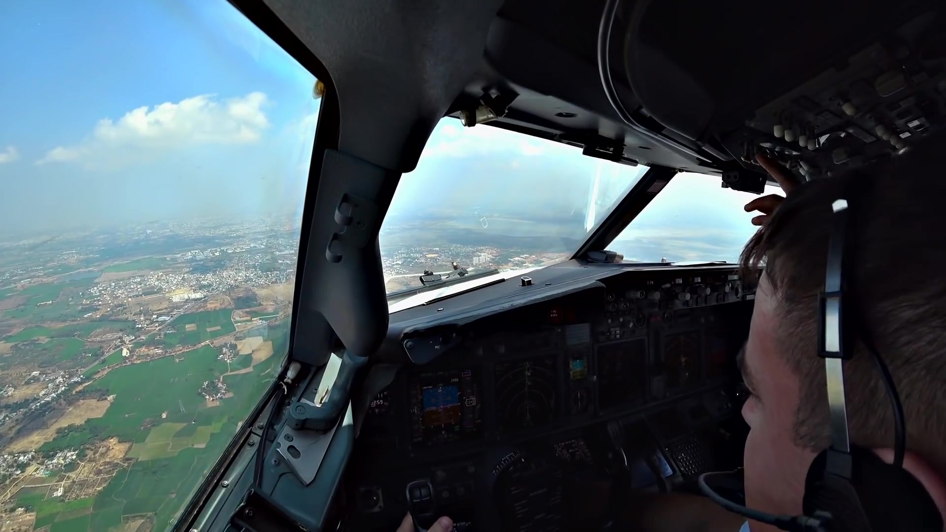 油管1080p驾驶舱视角波音737vor进近