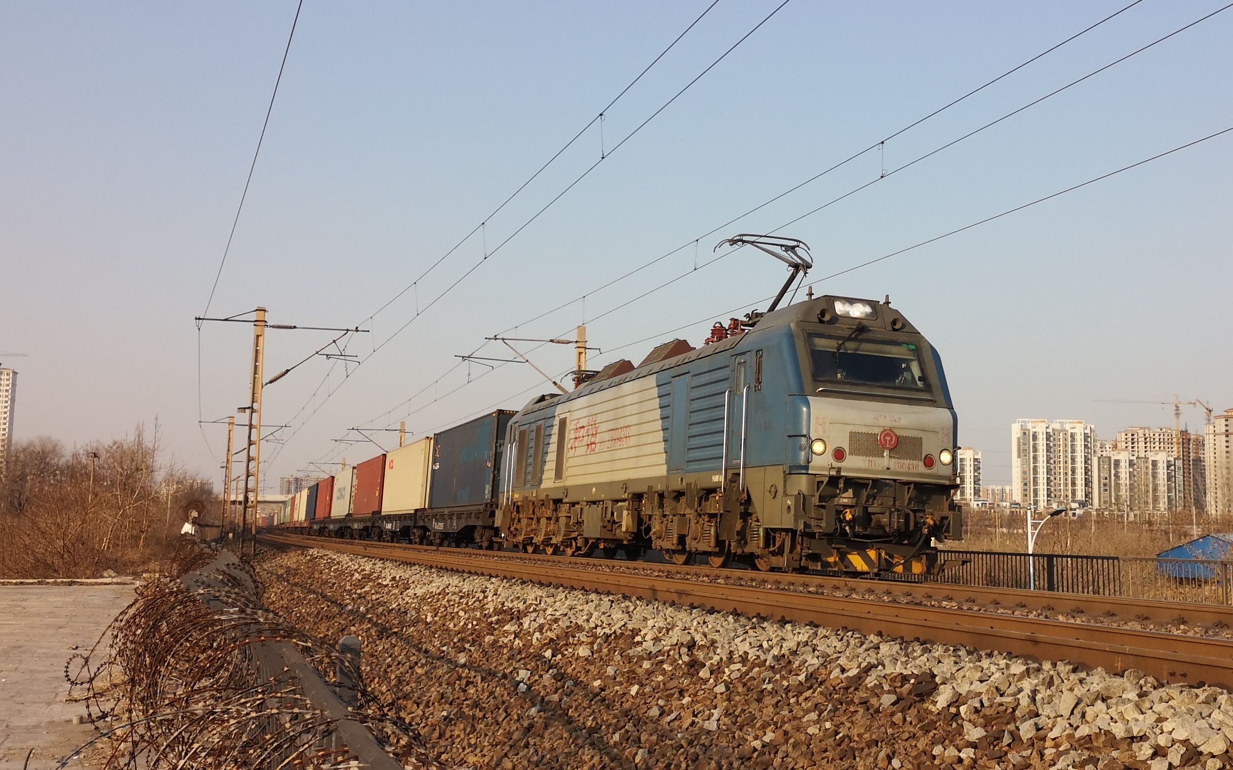 【原声】京广上撒丫子跑的三列hxd2b货列_哔哩哔哩_bilibili
