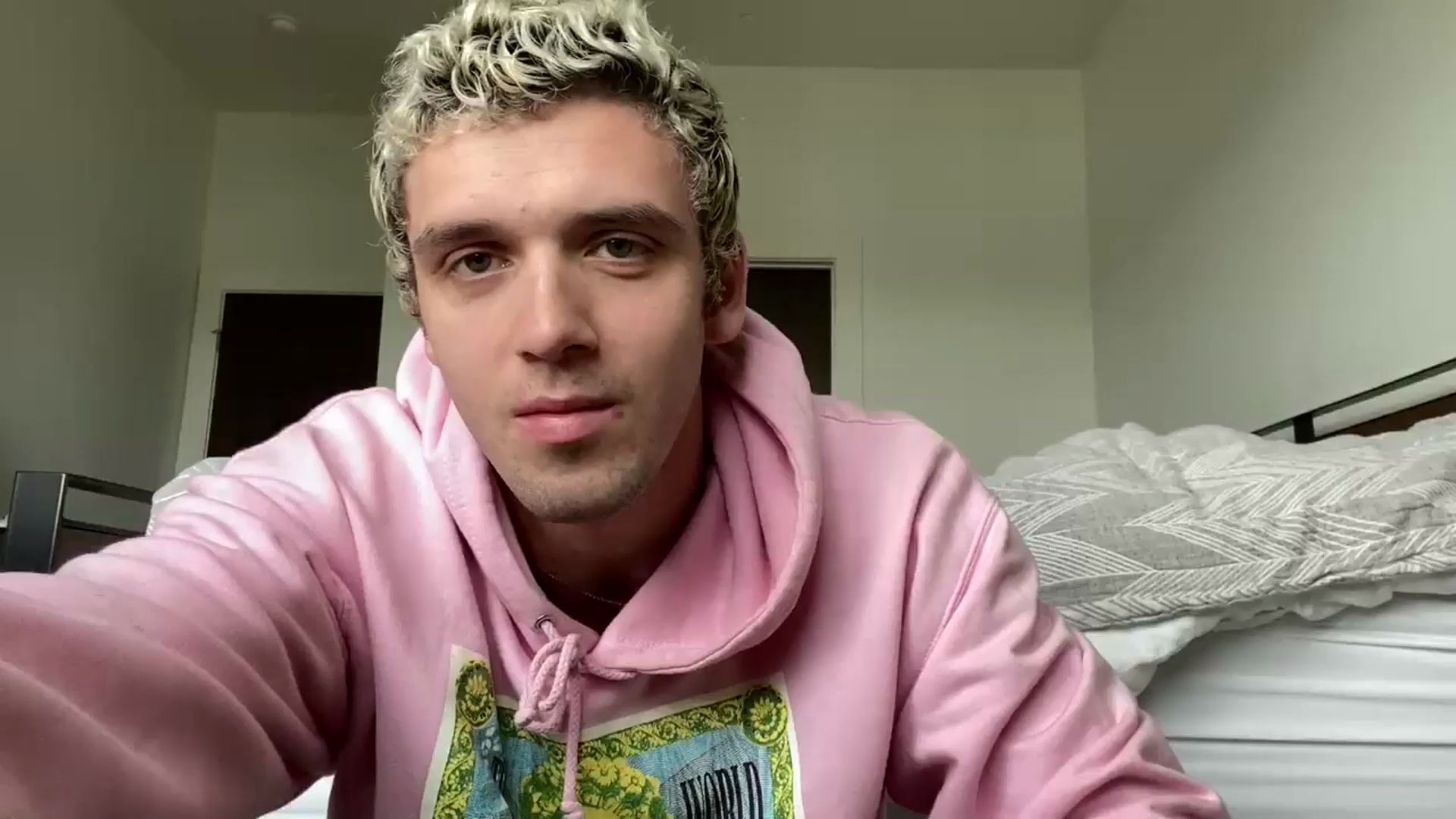 中国的朋友大家好我是lauv