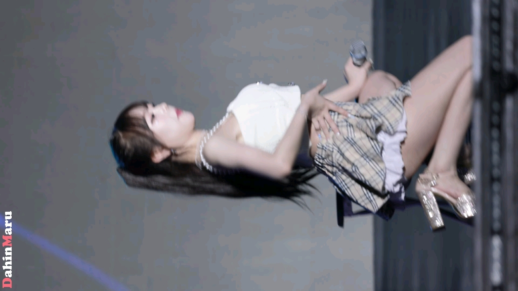 [图]220805 Girl Crush (Rollin')FANCAM/by DahinMaru