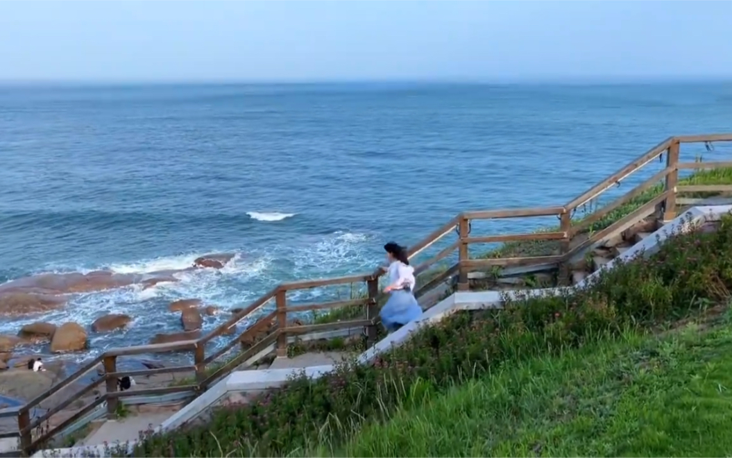 青島必打卡的海邊木棧道 燕兒島公園