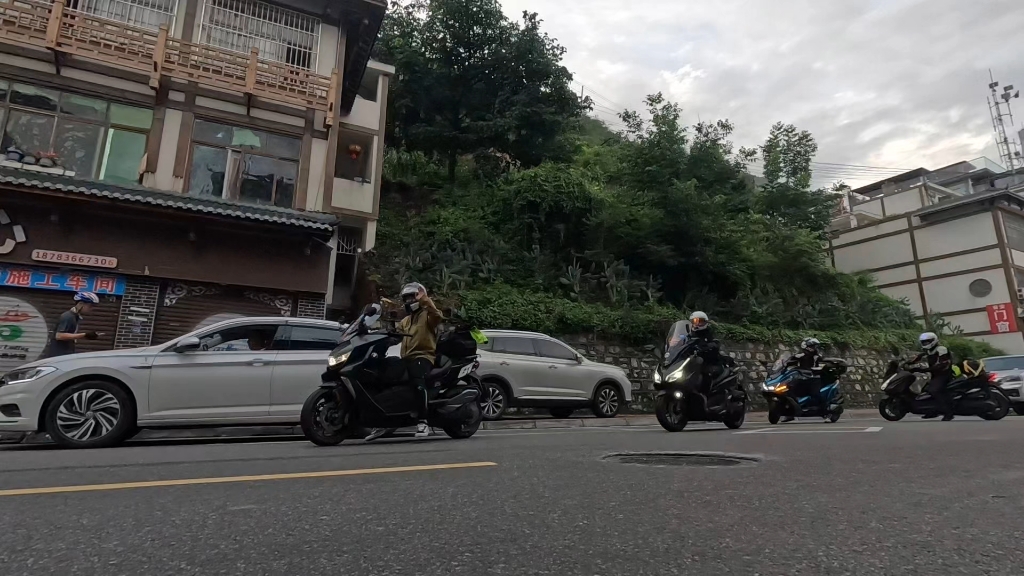 踏板车摩旅川藏线～来自甘肃天水和抚州的朋友们