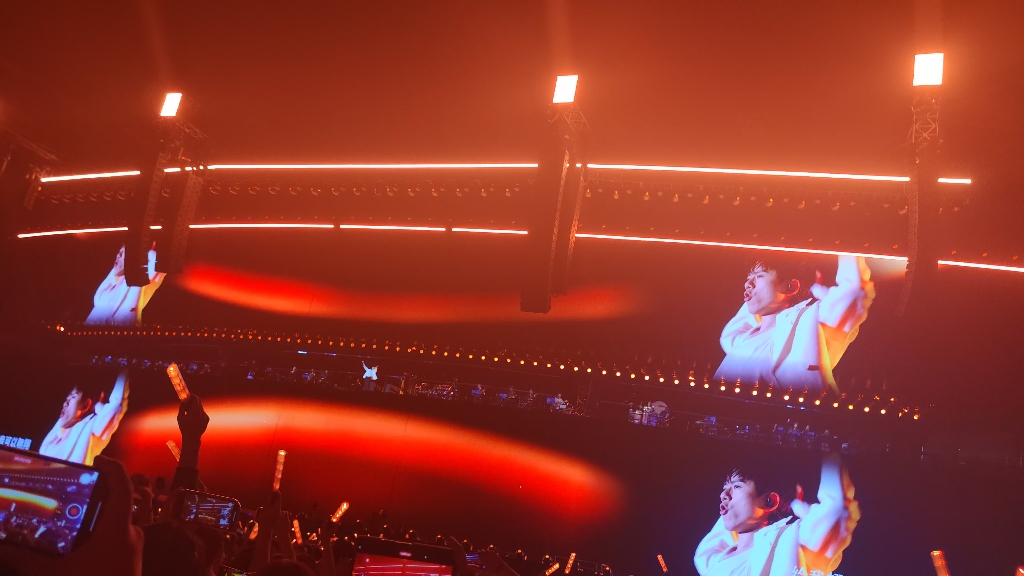 20420330张杰演唱会最美的太阳大合唱!可惜嗓子已经哑了
