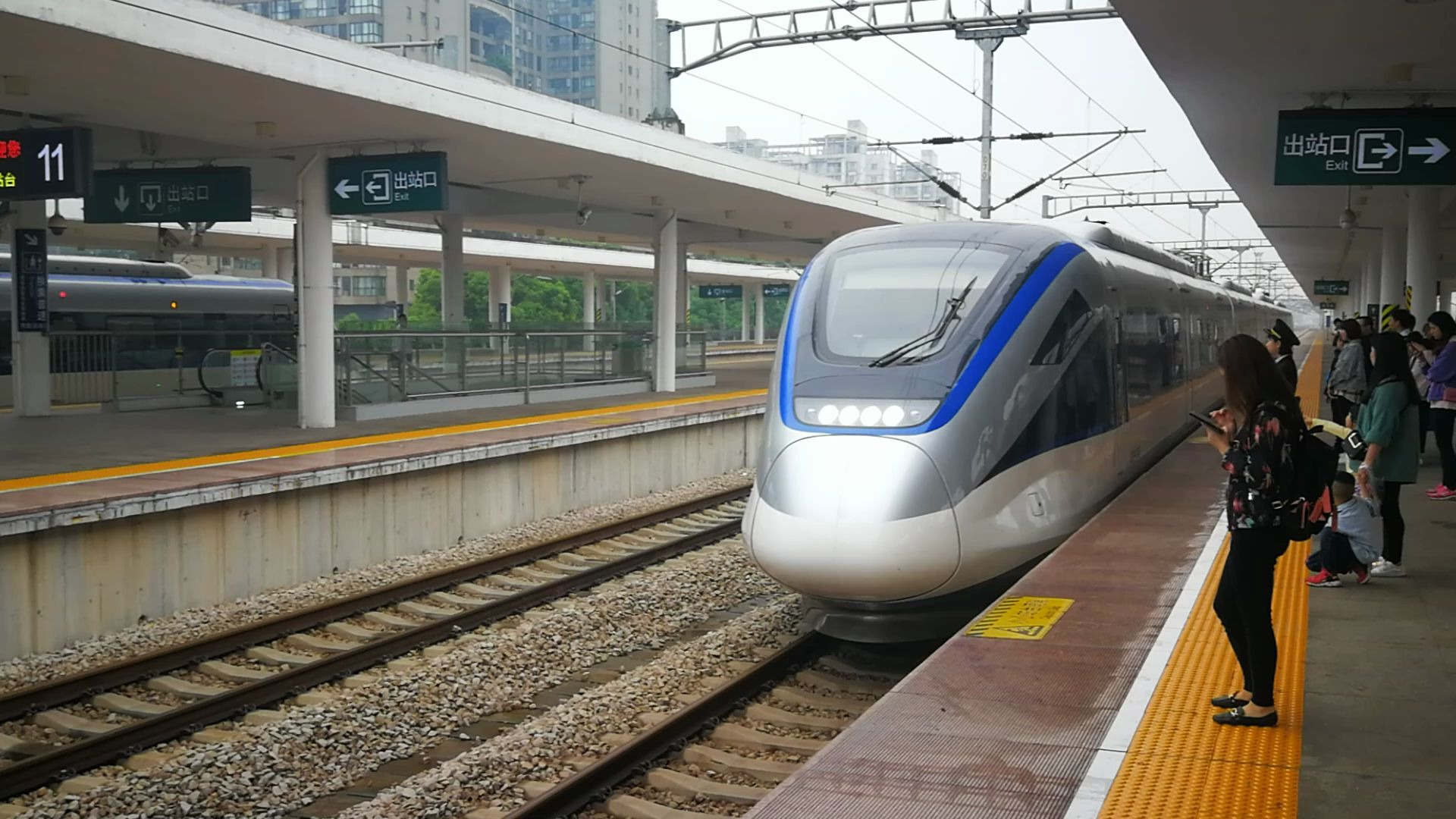 crh6长沙站进站