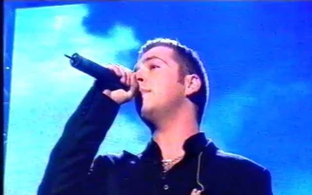 [图]【Mark又唱嗨了】Westlife - Flying Without Wings (Live 2003 Christmas at Wembley)