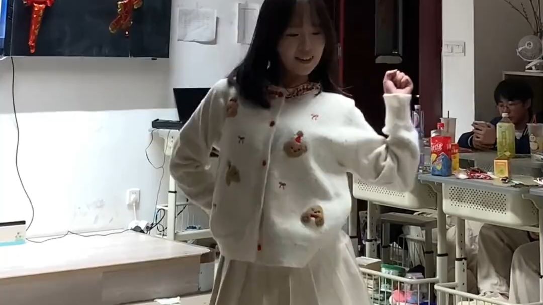 女高元旦班会舞蹈20251231