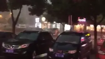 下载视频: 瓢泼大盆...倾盆大瓢...好大的雨