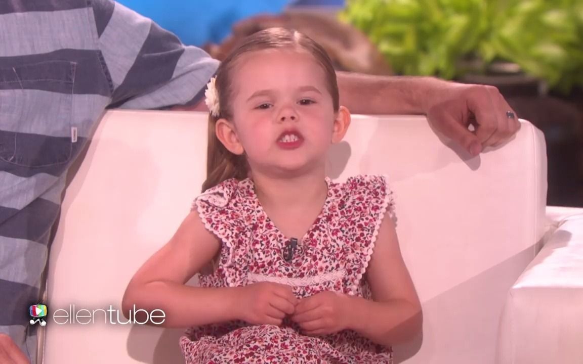 [图][EllenTube] 4-Year-old Claire and Her Dad Perform 'You'll Be in My Heart'