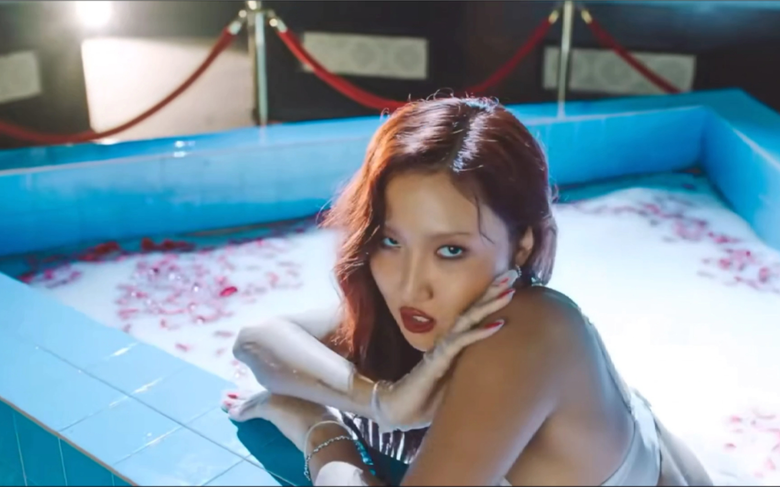 华莎 官方mv《maria》 不准你们没听过_哔哩哔哩_bilibili