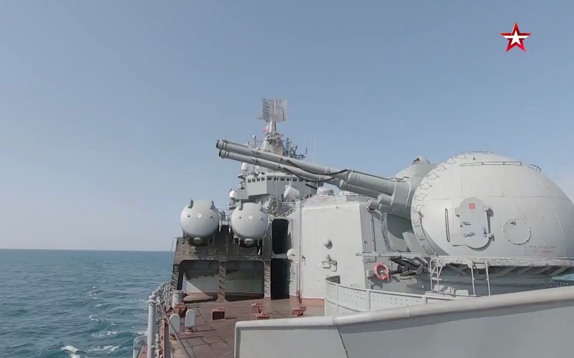 俄海军光荣级巡洋舰近日在黑海试射ak-130双管130mm舰炮_哔哩哔哩