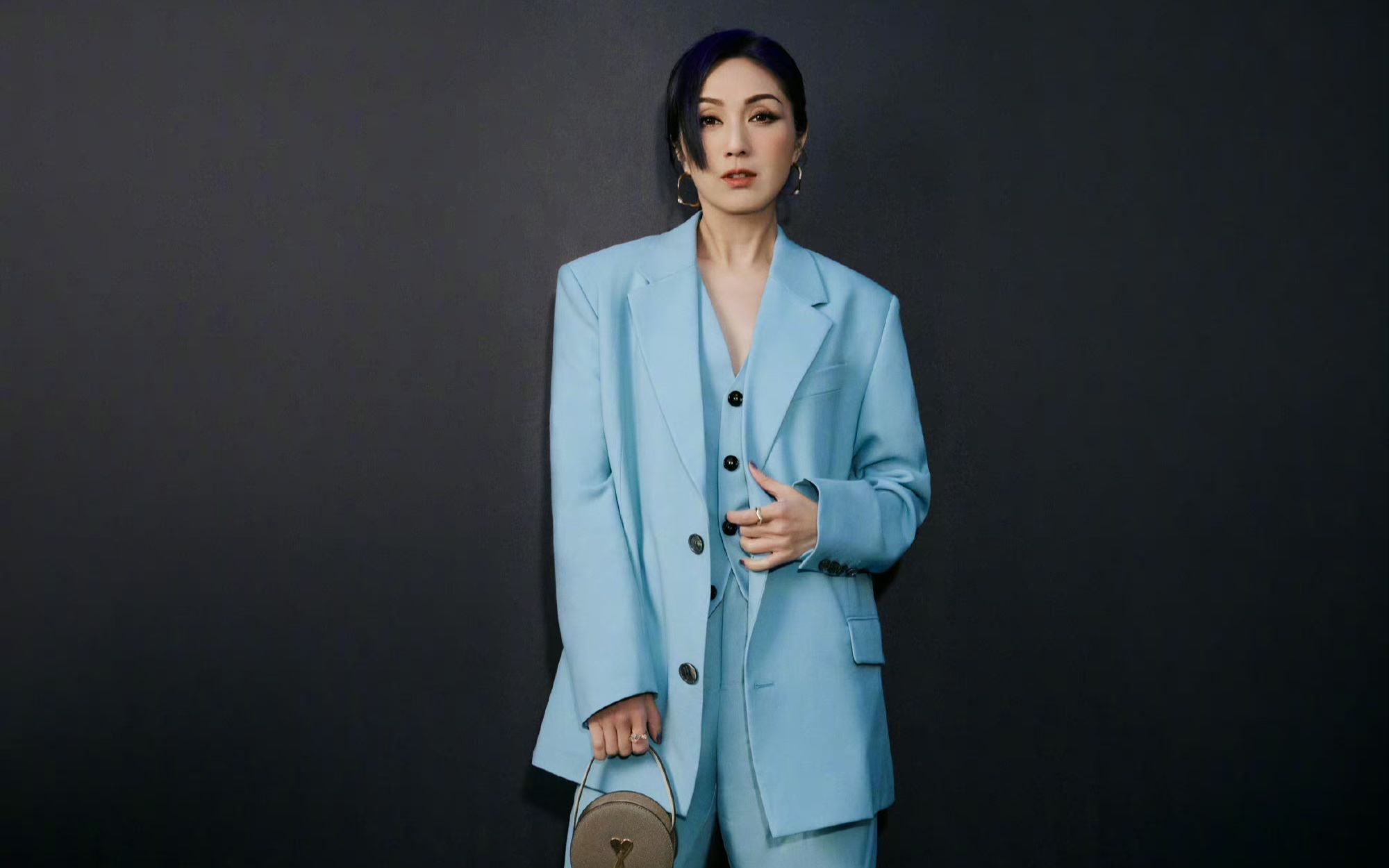 杨千嬅紫发蓝衣气场十足 许光汉余景天等时尚表现力惊人