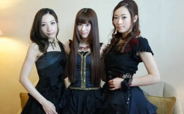 [图]Kalafina - 輝く空の静寂には _LISANI Live 2010