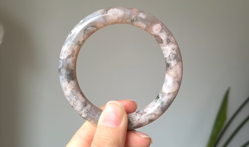 38r出灰粉色圆条,天然石樱花玛瑙手镯,52.7圈口