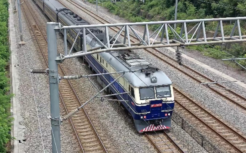 df11 1898牵引客车【k8451】通过宁西线21公里处