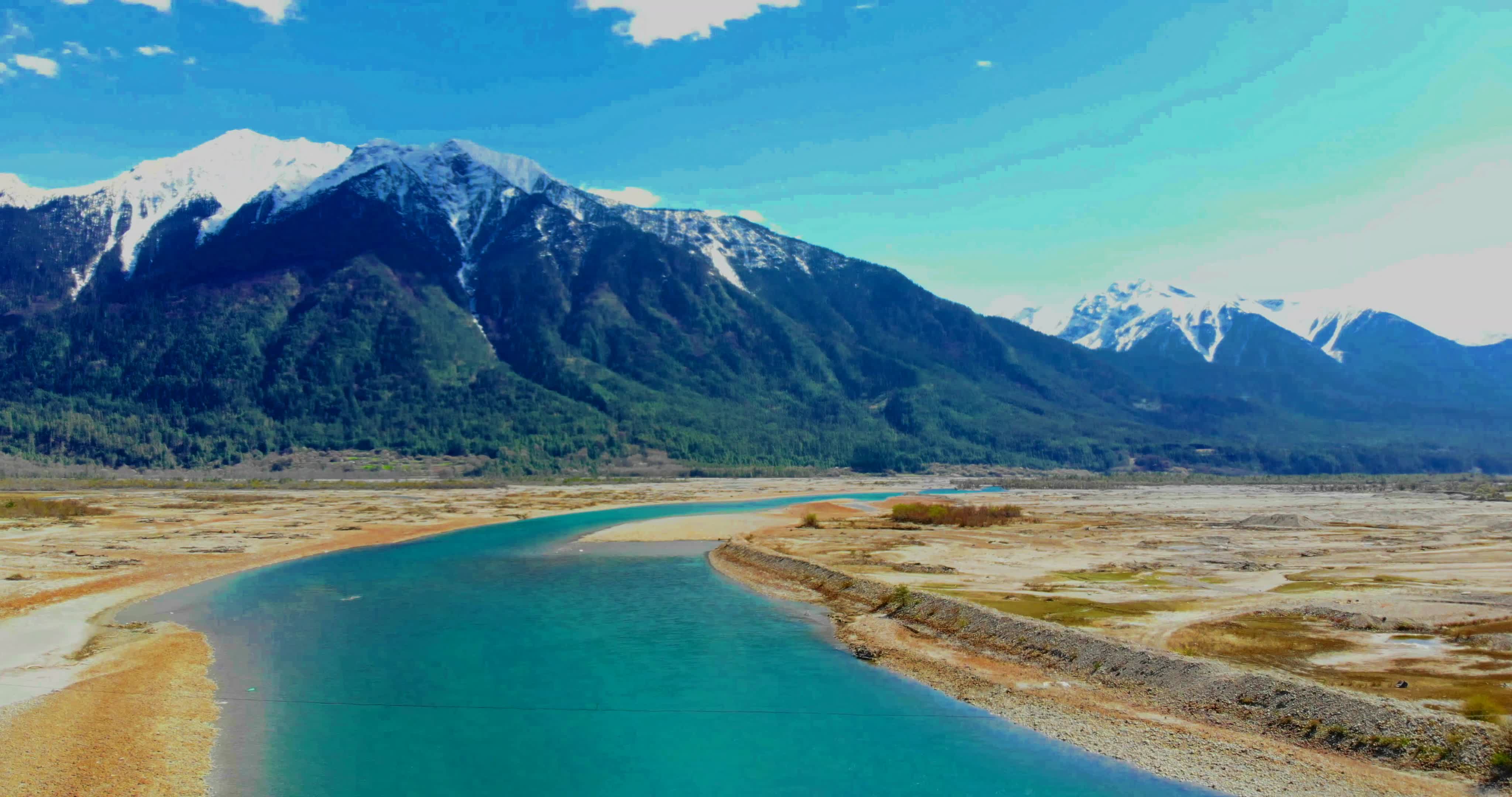西藏风光,自驾游路上航拍河流雪山,真是处处是风景