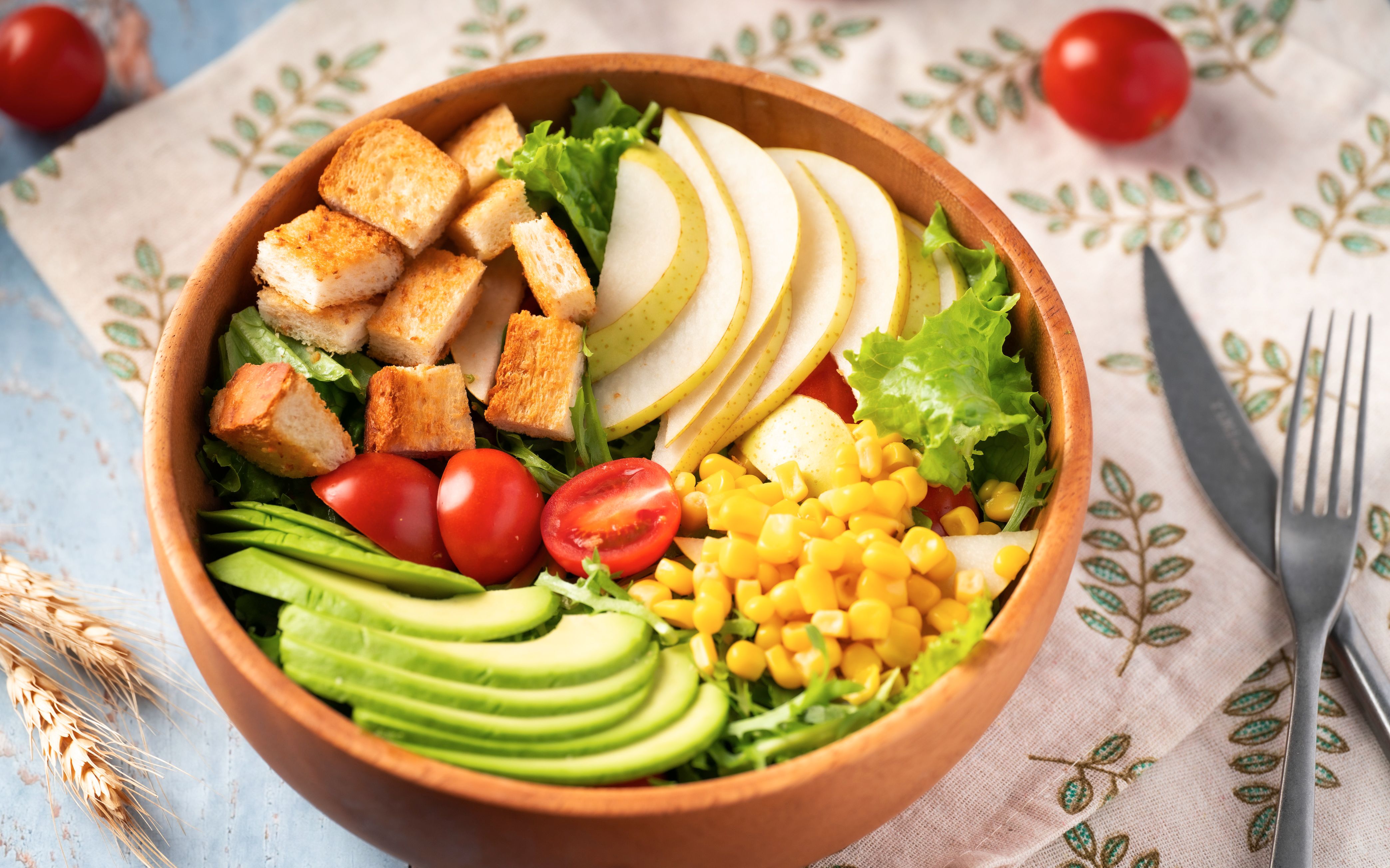 蒜香黄油吐司佐时蔬沙拉