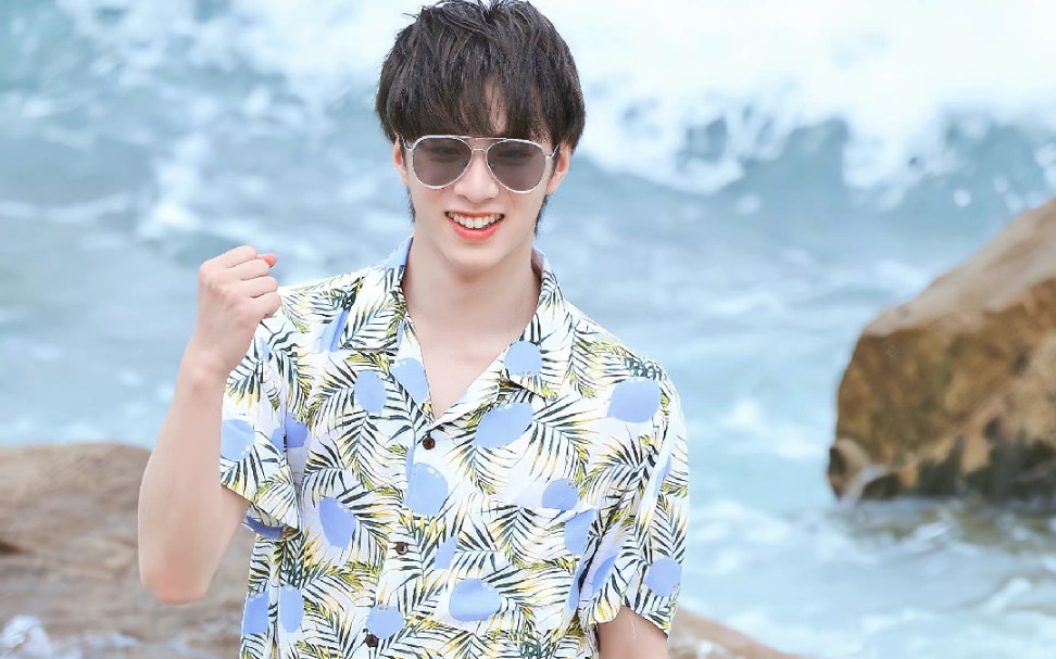 【刘耀文】三亚团综路透x6!情人节的可爱小狗!