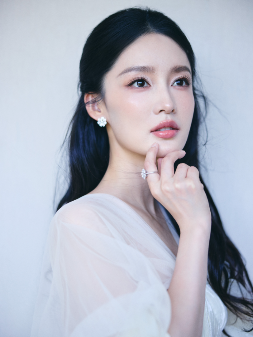 李沁薄纱抹胸裙