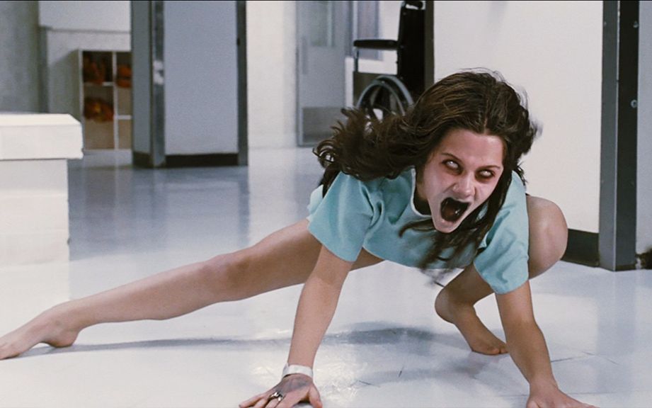 【麦绿素】几分钟看完恐怖电影《死魂盒》恶魔是个萝莉控