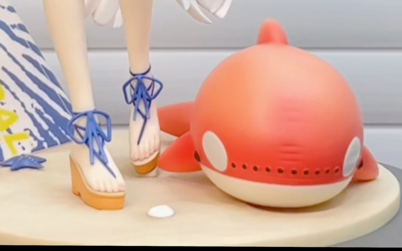 明日方舟斯卡蒂手办 圆圆胖胖的鲸鱼?