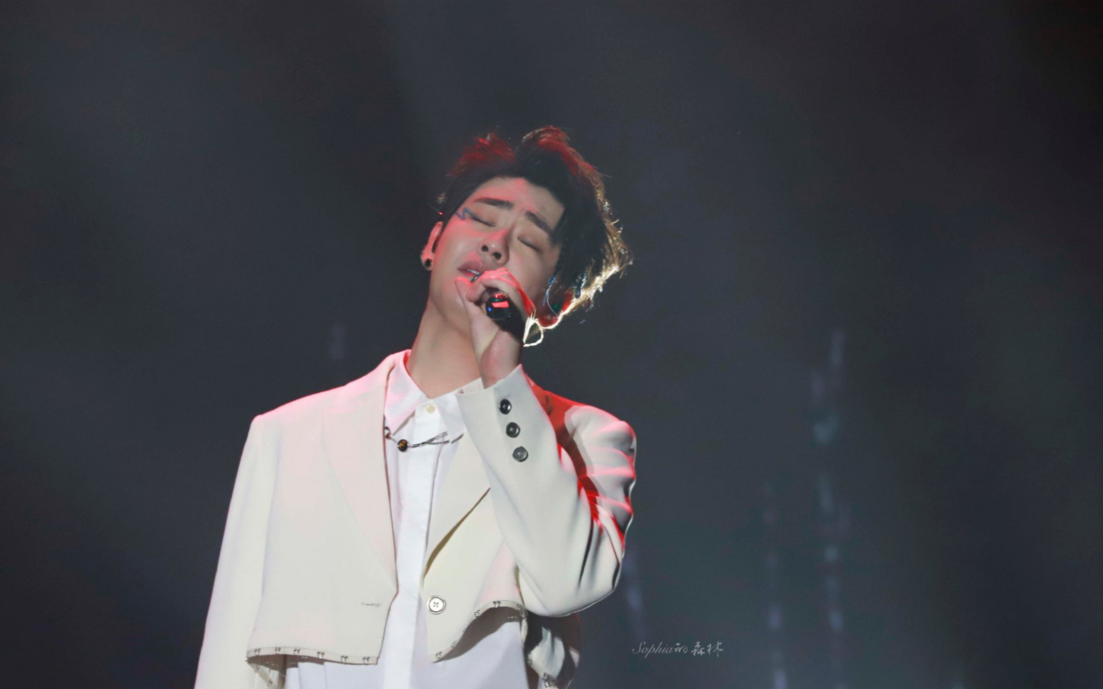 《毓贞》演唱会现场,张云雷真的很棒,留住每个他走向我的瞬间