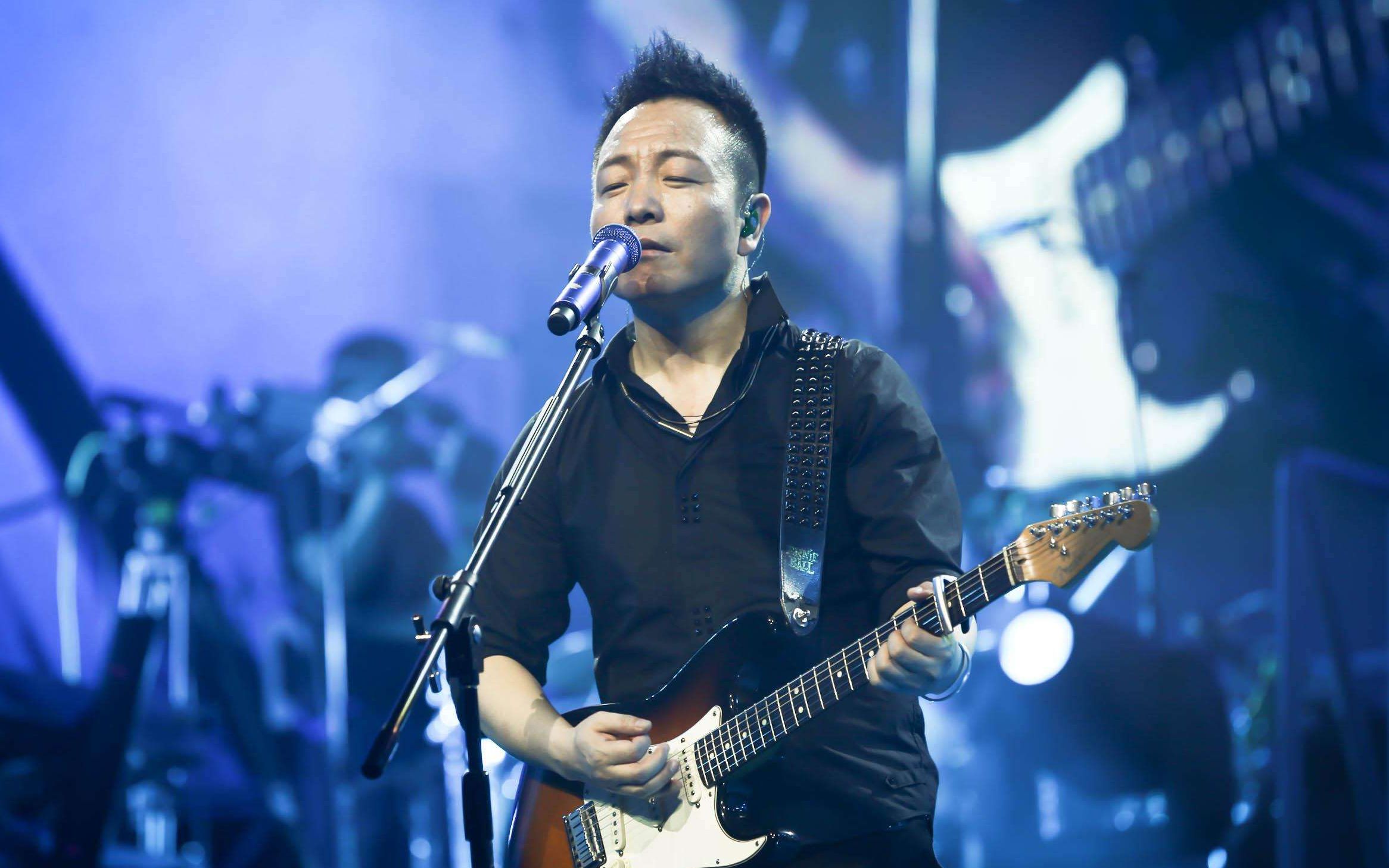 【蓝莲花】许巍现场万人大合唱!