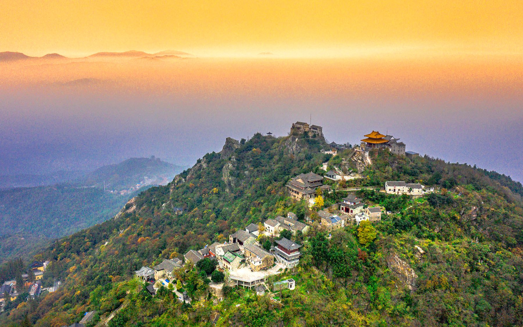 醉美金秋遇见黄陂,云雾簇拥的木兰山气势不凡,英雄城市英雄的山_哔哩