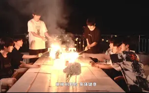 Download Video: 时代少年团reaction/夏日vlog合集，爱死一块做饭、吃饭的氛围感了