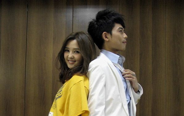 【苏醒pk何洁】-真live真音乐-爆笑斗歌(上)