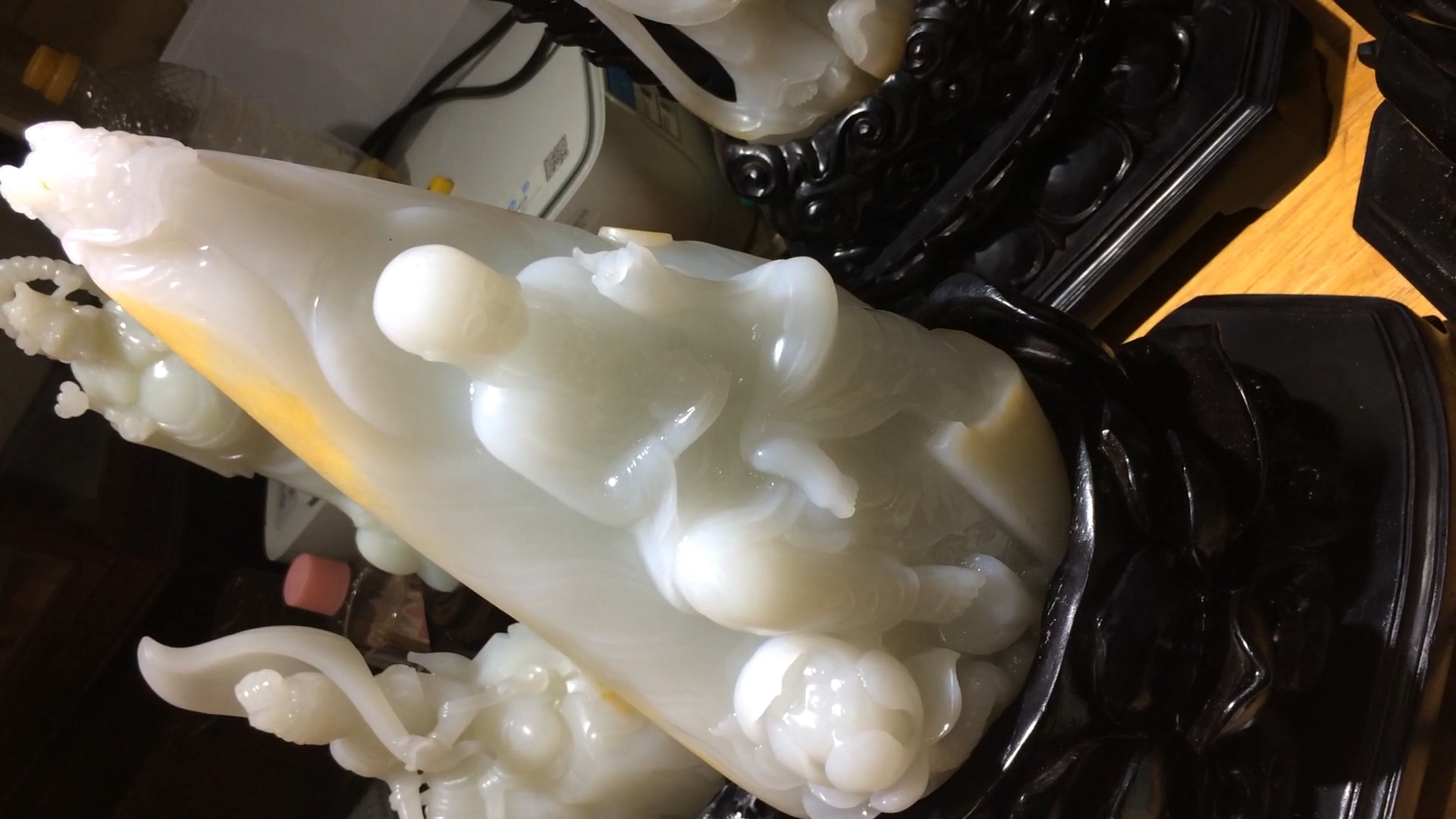 10公斤石英岩摆件被商家忽悠成是新疆和田玉,坑了18万!