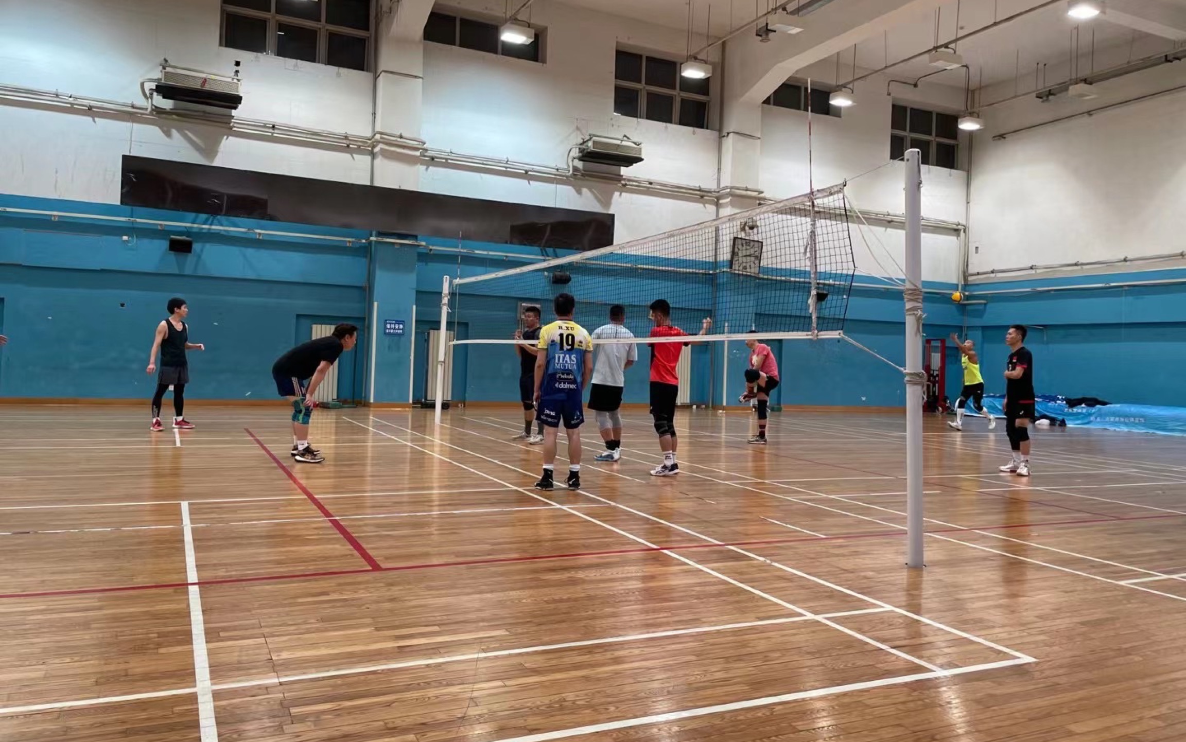 北京地坛周一室内排球