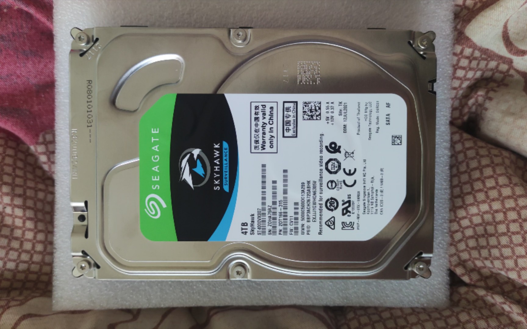 st400vx007希捷酷鹰4tb硬盘挺沉的_哔哩哔哩_bilibili