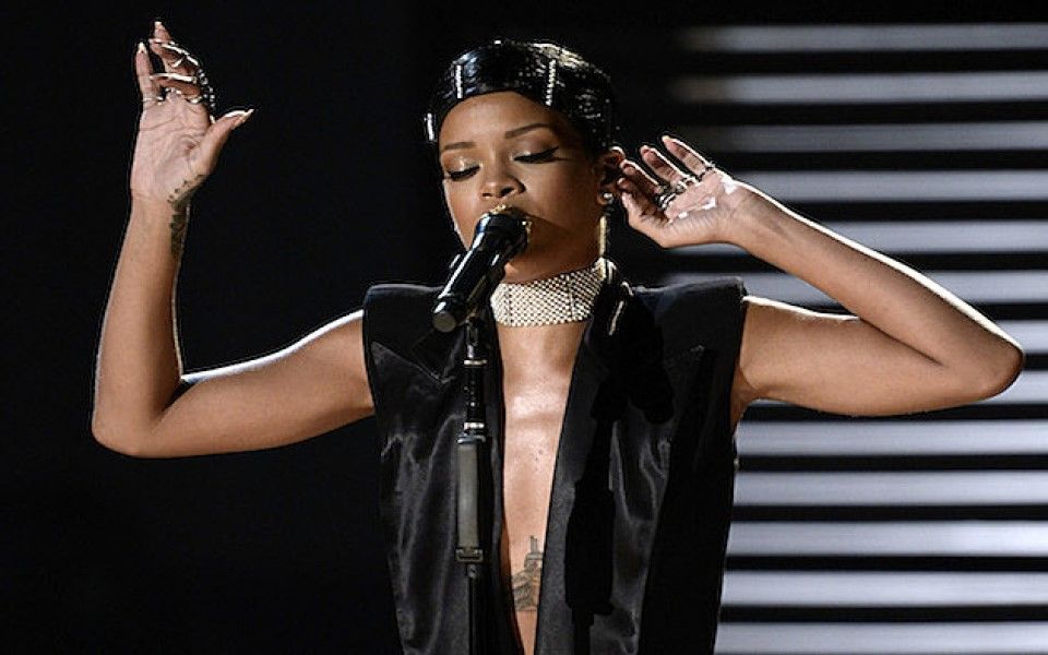 rihanna - diamonds live american music awards 2013